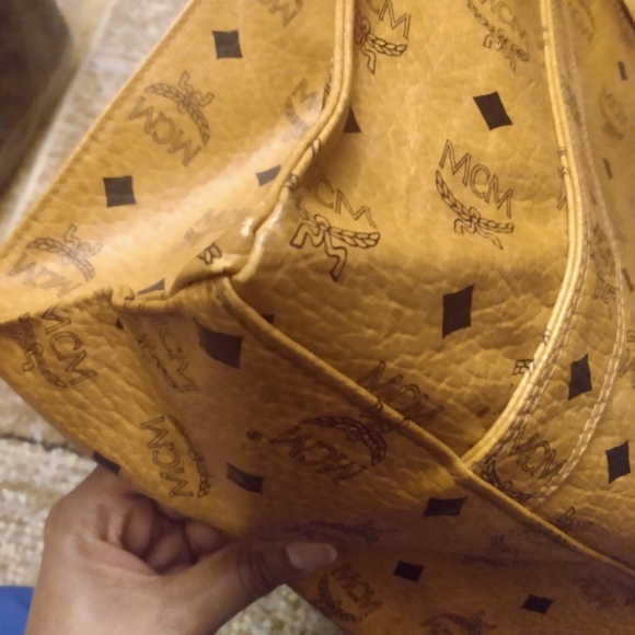 MCM Tote 🤎🖤 - Picture 10 of 16